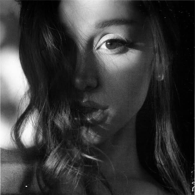 Post 8 by Ariana Grande Notícias Brasil on Instagram (carousel)