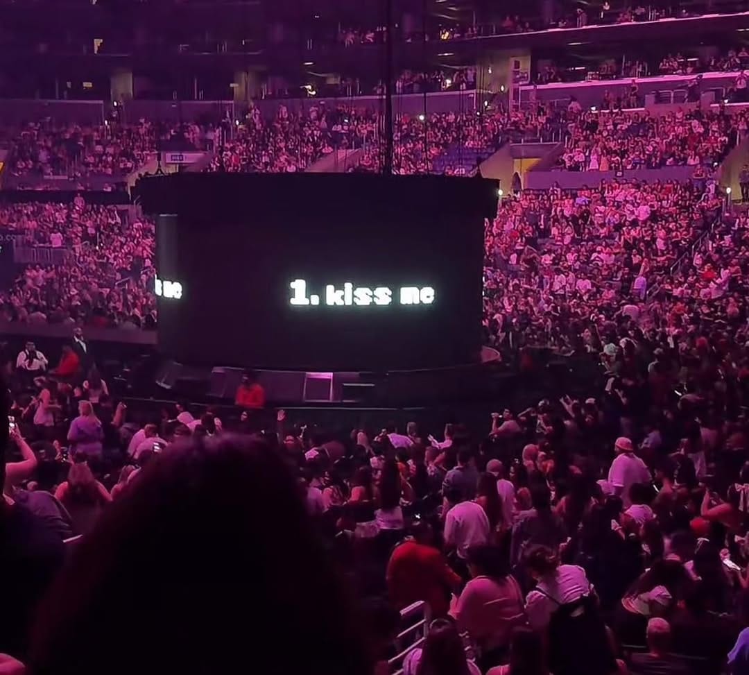 Post 7 by Ariana Grande Notícias Brasil on Instagram (image)