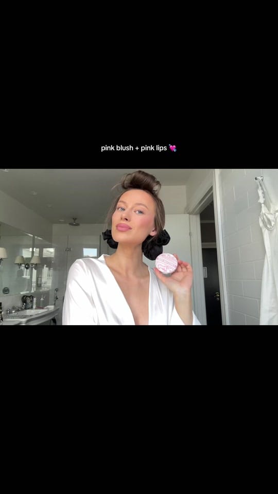 Post 2 by Elizabeth Kusnirova on TikTok (video)
