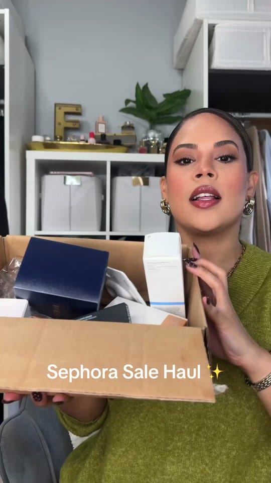Post 1 by Fey DeLeon | Personal Stylist on TikTok (video)