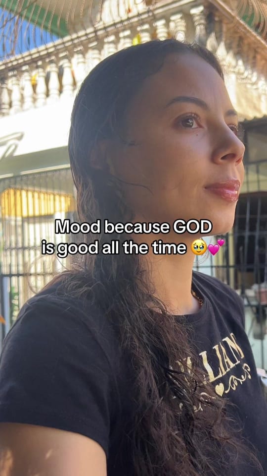 Post 1 by Lacosmiatra_ on TikTok (video)