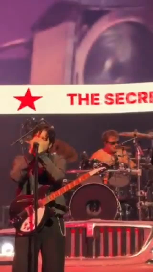 Post 5 by 5 Seconds of Summer Chile on Instagram (video)