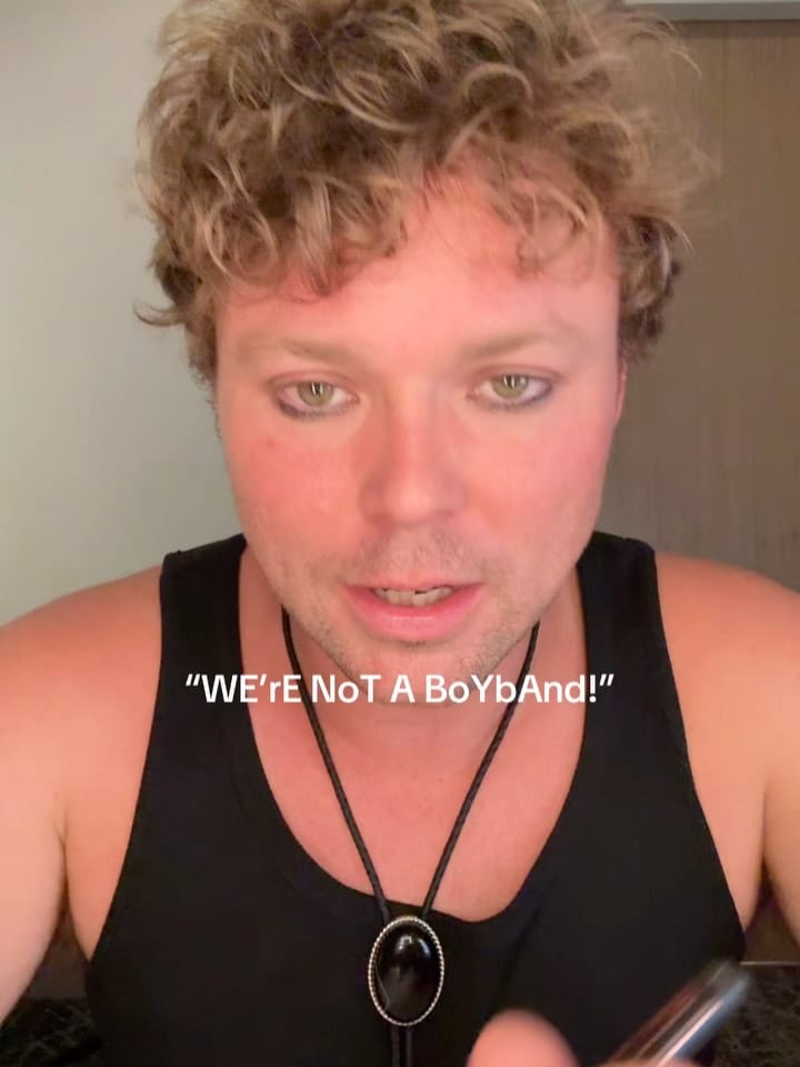 Post 3 by 5 Seconds of Summer Chile on Instagram (carousel)
