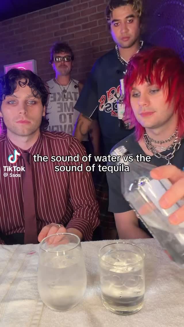 Post 10 by 5 Seconds of Summer Chile on Instagram (video)