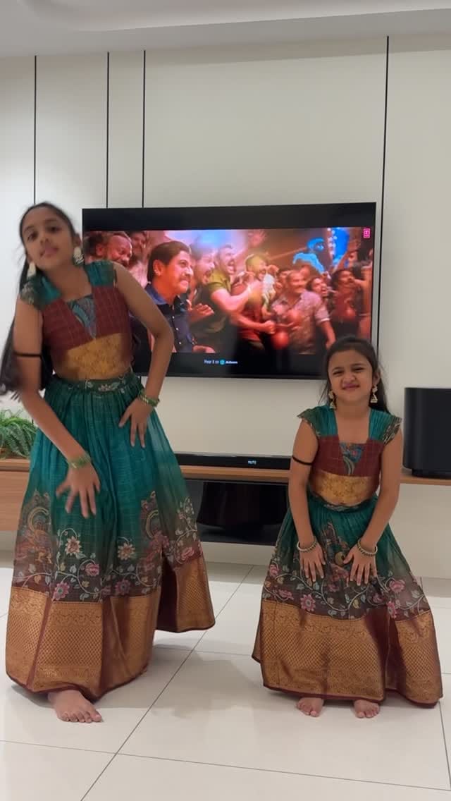 Post 5 by 💗Mokshagnya❤️Thanugnya💗 on Instagram (video)