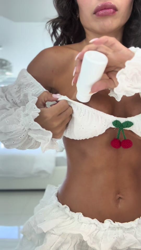 Post 10 by Alessandra Leon on TikTok (video)