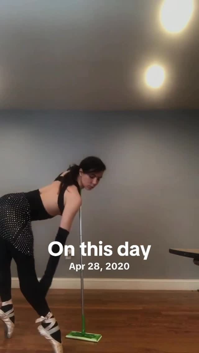 Post 4 by Dayanis Mondeja on Instagram (video)
