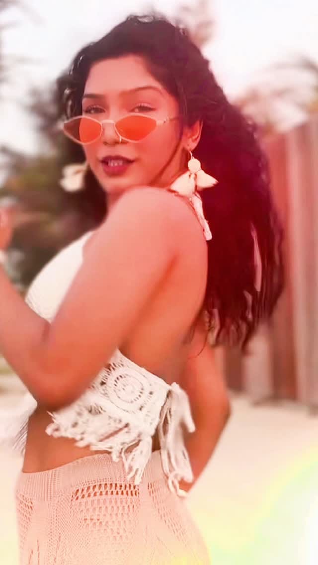 Post 10 by Chandni Ray on Instagram (video)