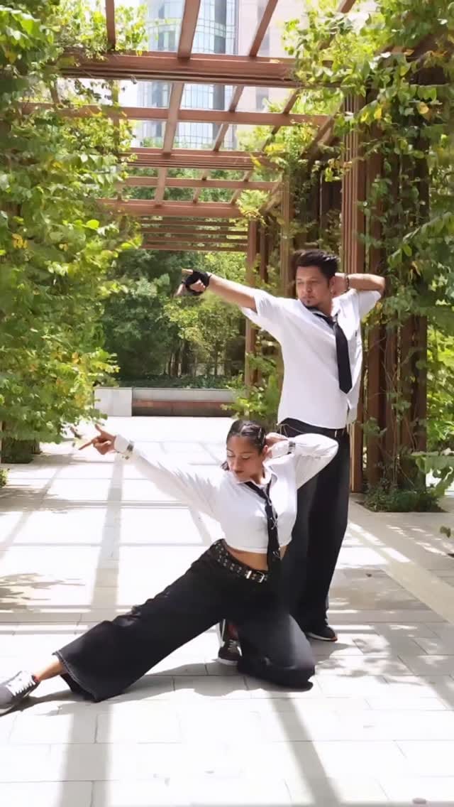 Post 2 by 𝐃 𝐈 𝐕 𝐘 𝐀 𝐆 𝐎 𝐄 𝐋 on Instagram (video)