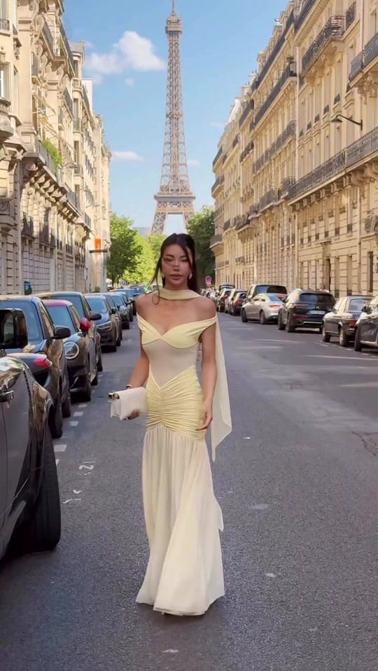 Post 4 by Leeliparis on TikTok (video)