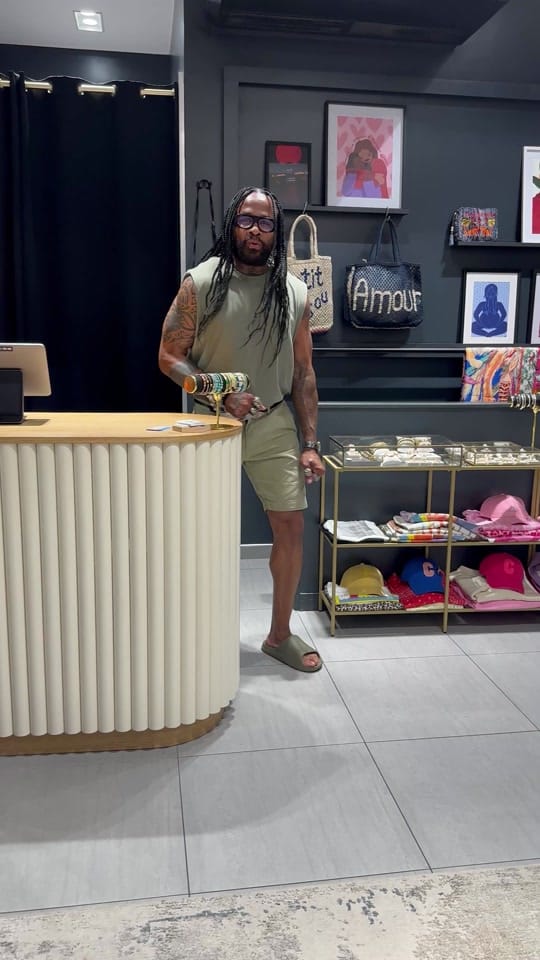 Post 6 by kameleon75012 on TikTok (video)