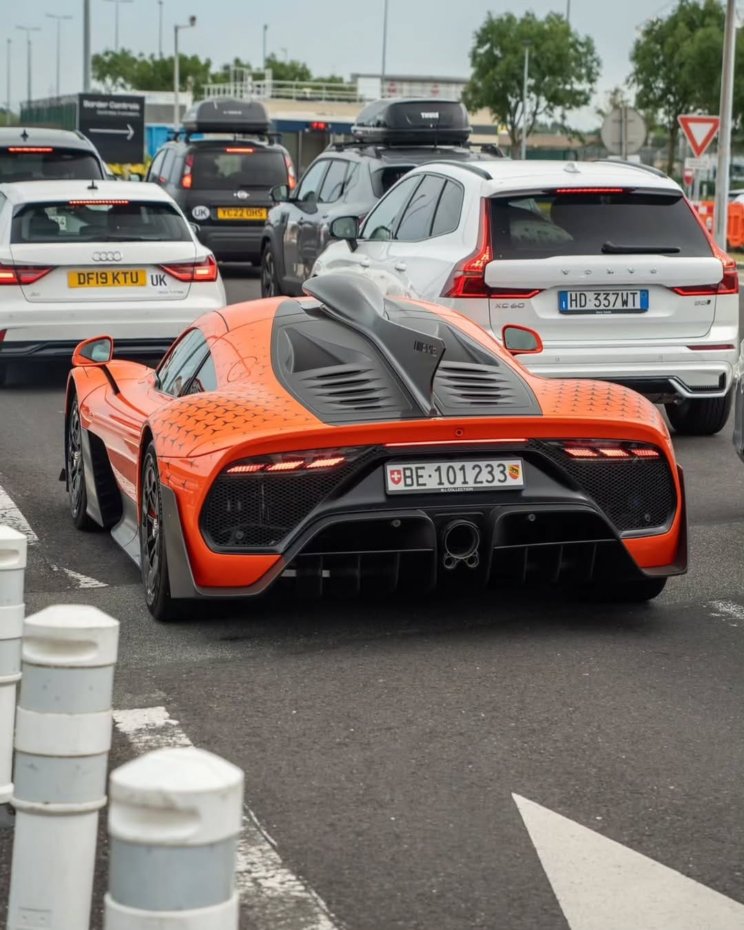 Post 6 by Mercedes-Benz & Maybach Fans on Instagram (carousel)