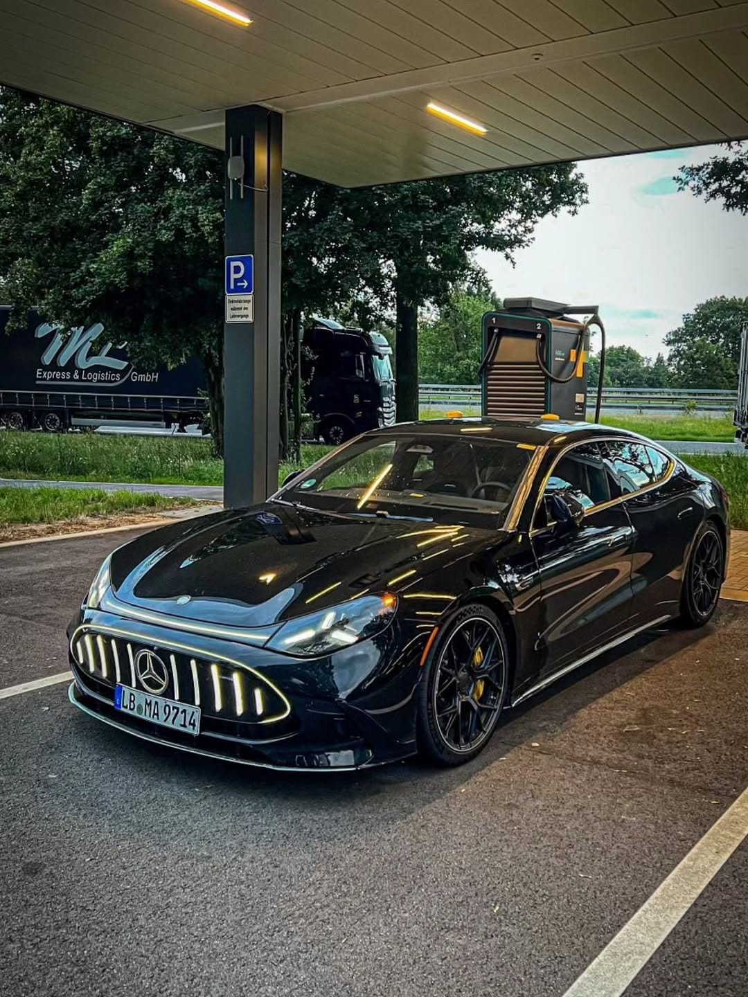 Post 1 by Mercedes-Benz & Maybach Fans on Instagram (carousel)