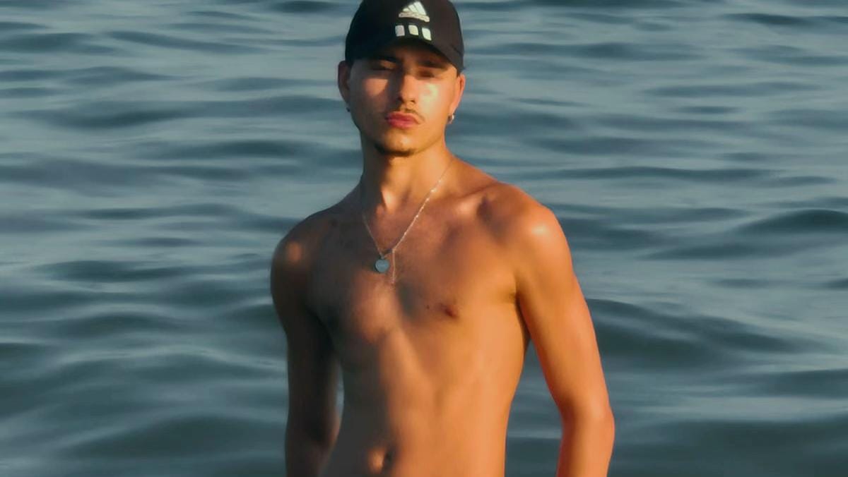 Post 1 by Adrien on TikTok (video)
