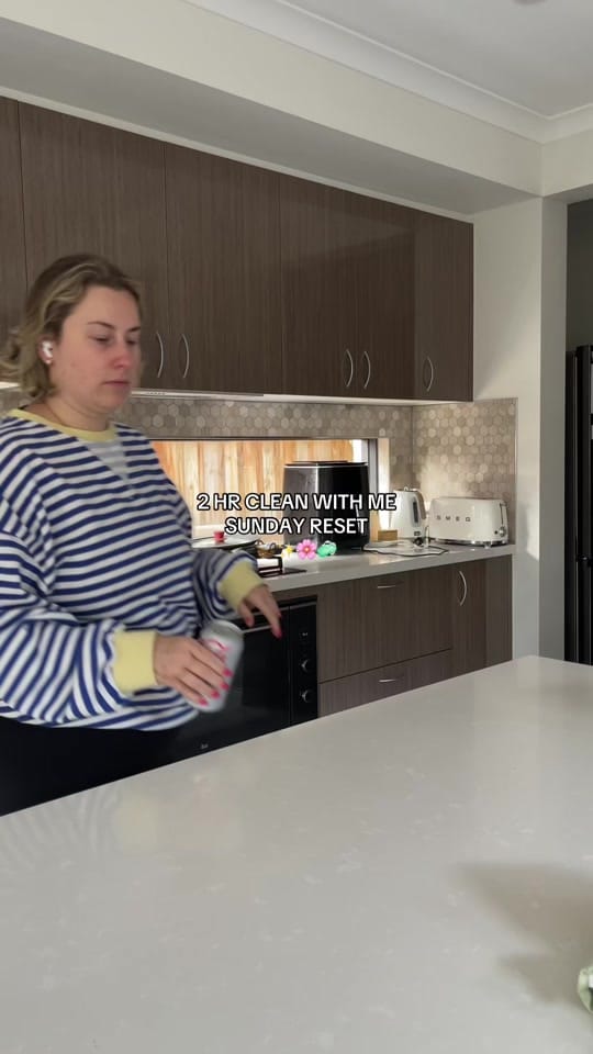 Post 6 by Lauren Nešić 📚🌸 on TikTok (video)