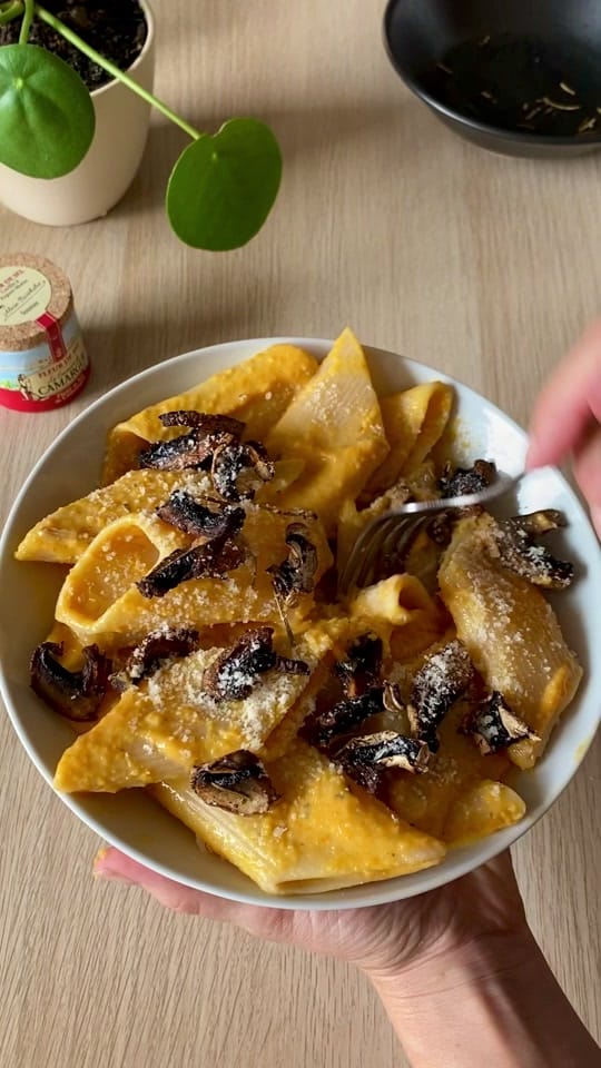 Post 10 by Salomé on TikTok (video)