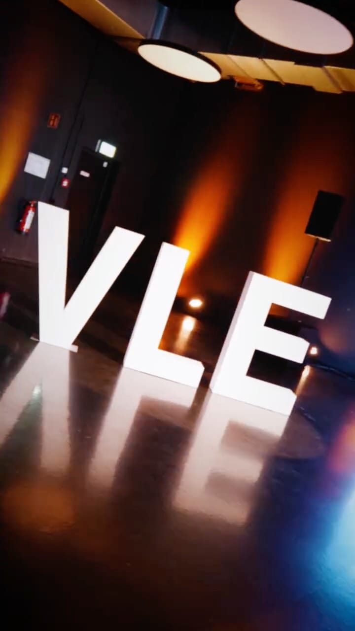 Post 6 by Mercedes-Benz Niederlassung Berlin on Instagram (video)