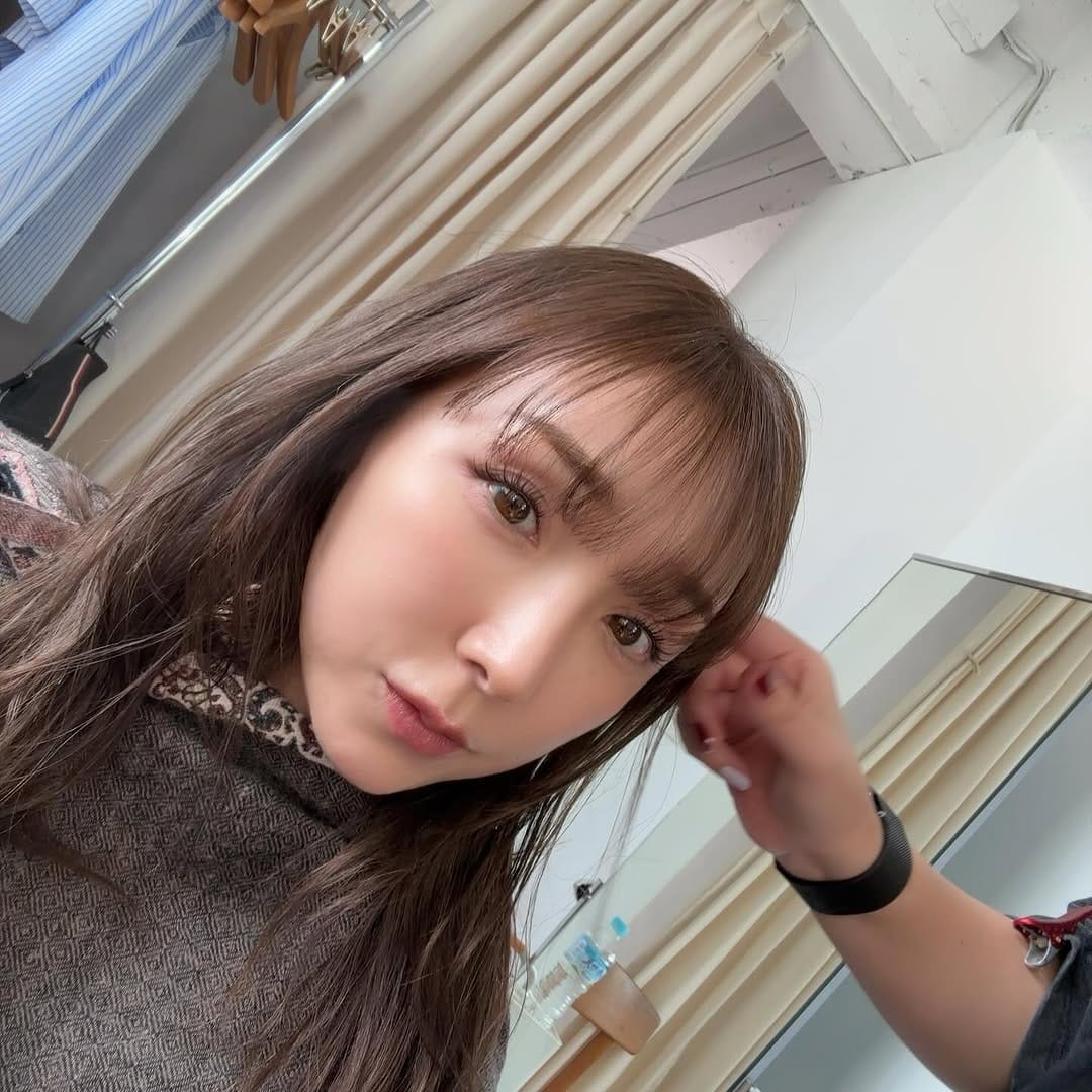 Post 9 by 加護亜依 on Instagram (image)