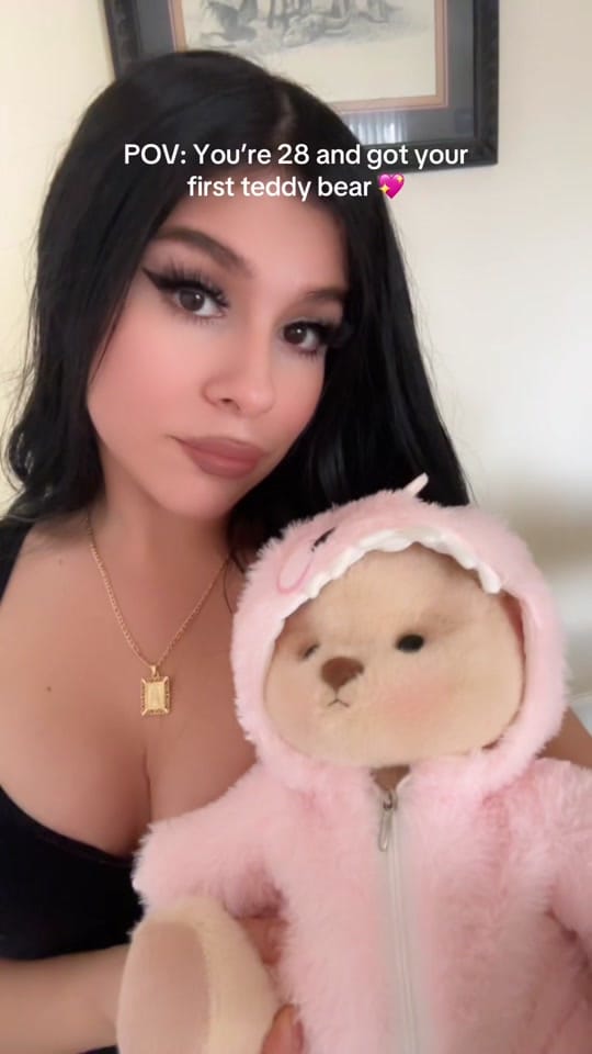 Post 7 by ari_talkstoomuch on TikTok (video)