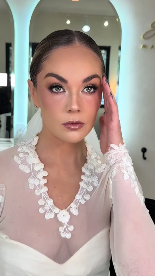 Post 1 by Gaby Gallo MUA on TikTok (video)