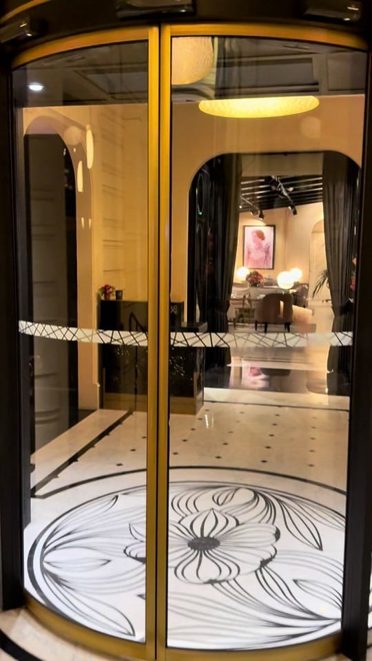 Post 1 by Un jour au resto on TikTok (video)