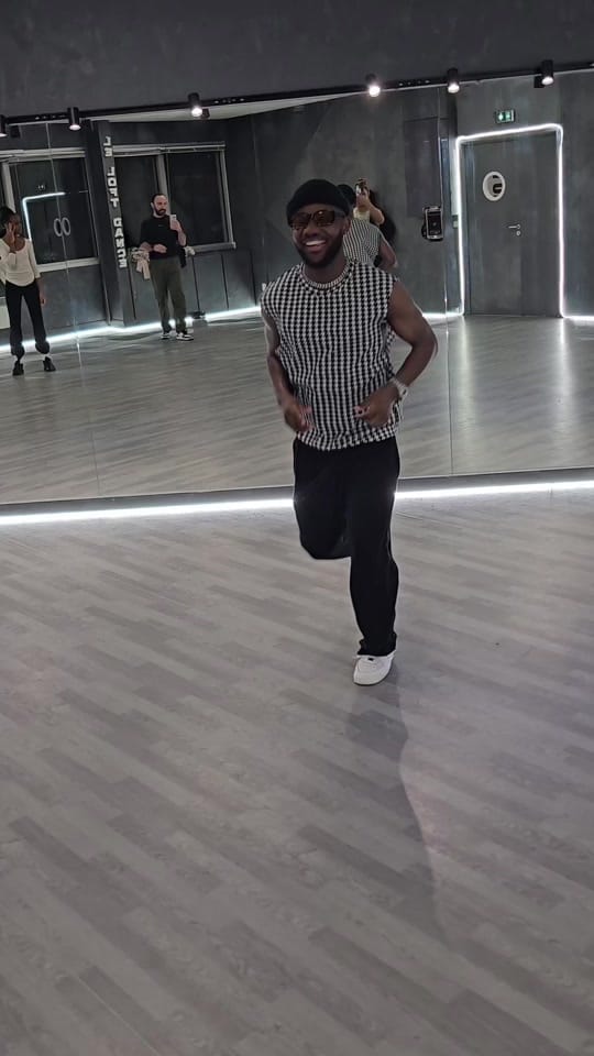 Post 6 by Jeannot Kumbonyeki on TikTok (video)