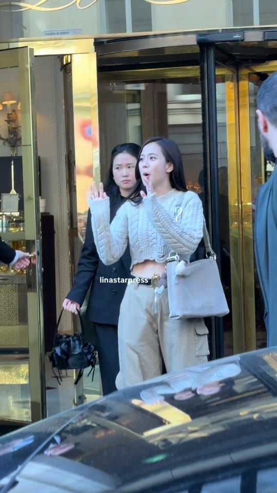 Post 3 by Lina 📸 on TikTok (video)