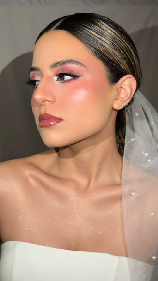 Post 1 by Ana Alvarez Makeup on TikTok (video)