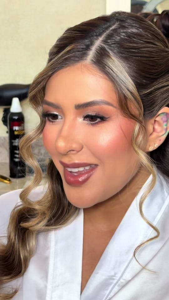 Post 2 by Ana Alvarez Makeup on TikTok (video)