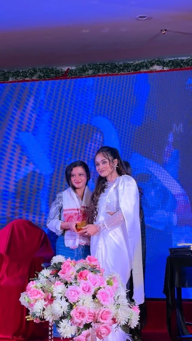 Post 7 by SIPRA DEBNATH | MAKEUP ARTIST | EDUCATOR on Instagram (video)