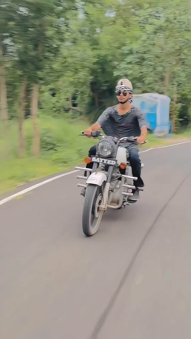 Post 7 by Nazzu vlog on Instagram (video)