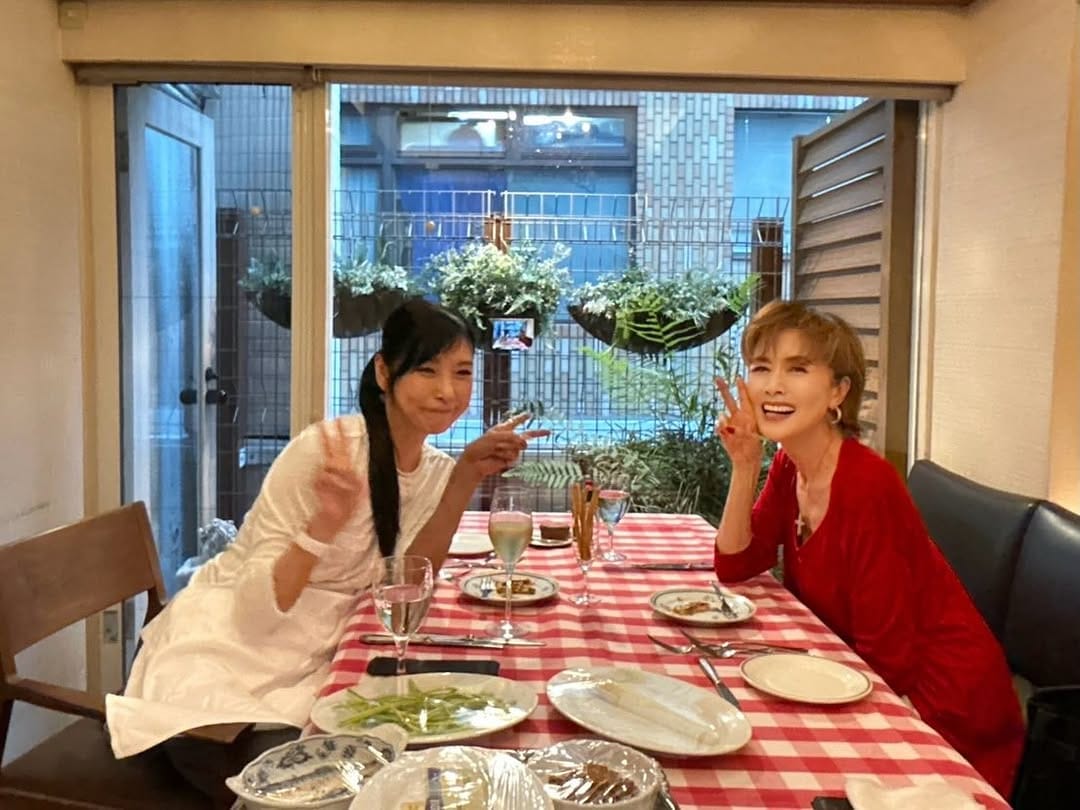 Post 5 by 小柳ルミ子 on Instagram (carousel)