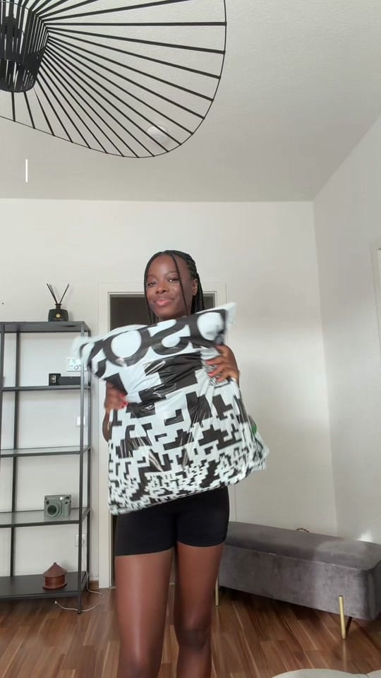 Post 7 by Shella | Love is Blind Germany on TikTok (video)