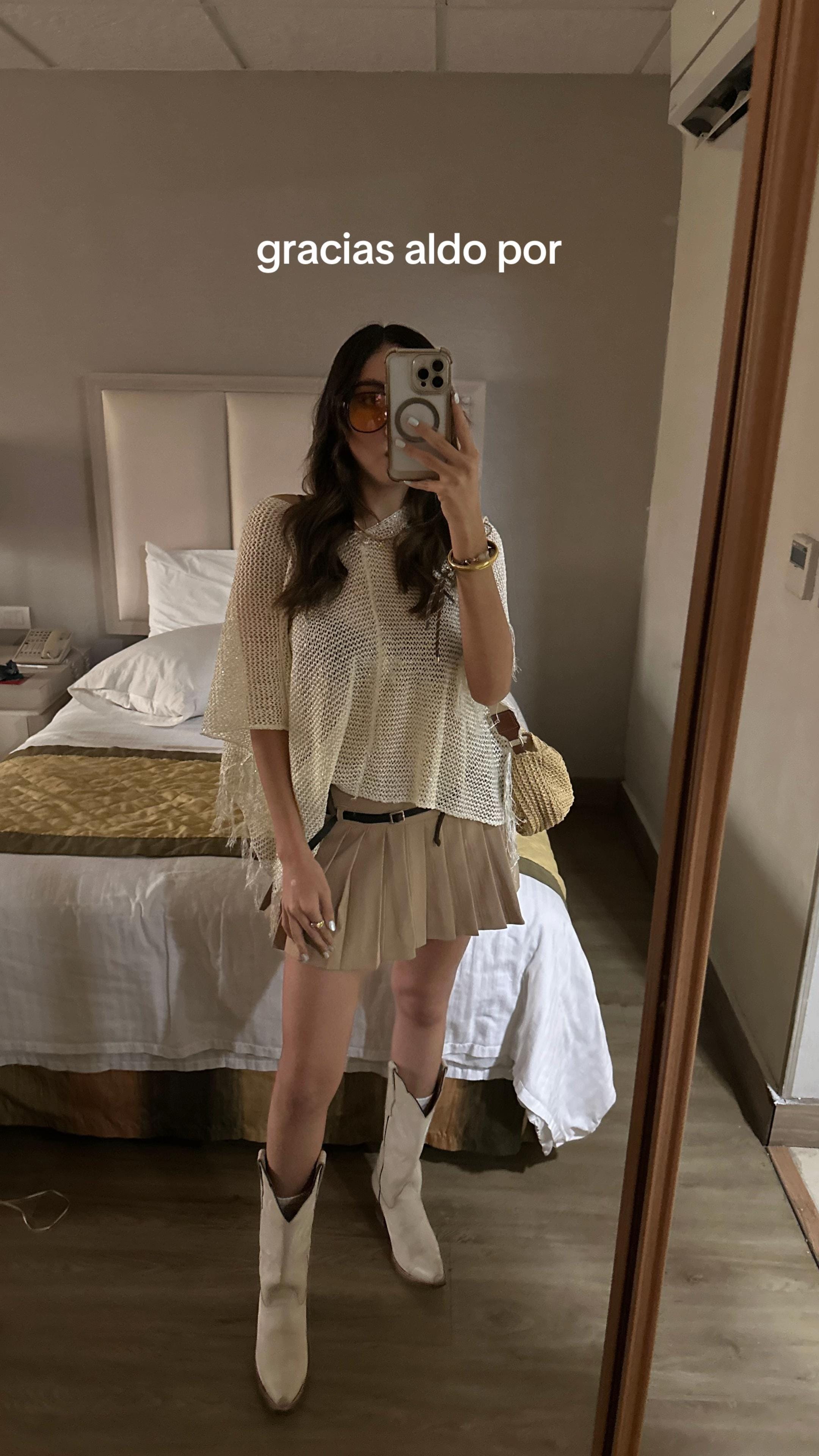 Post 4 by Fer on TikTok (video)