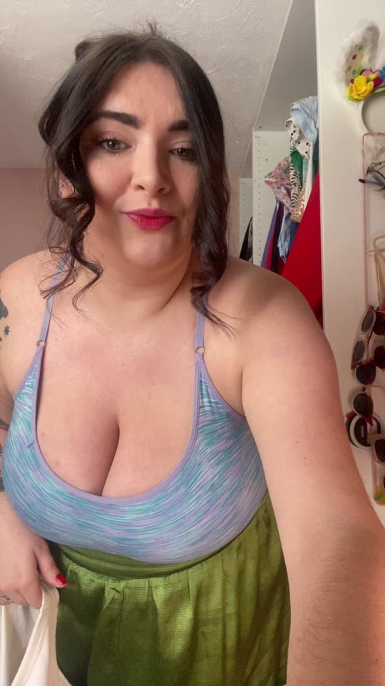 Post 3 by Lily Screen on TikTok (video)