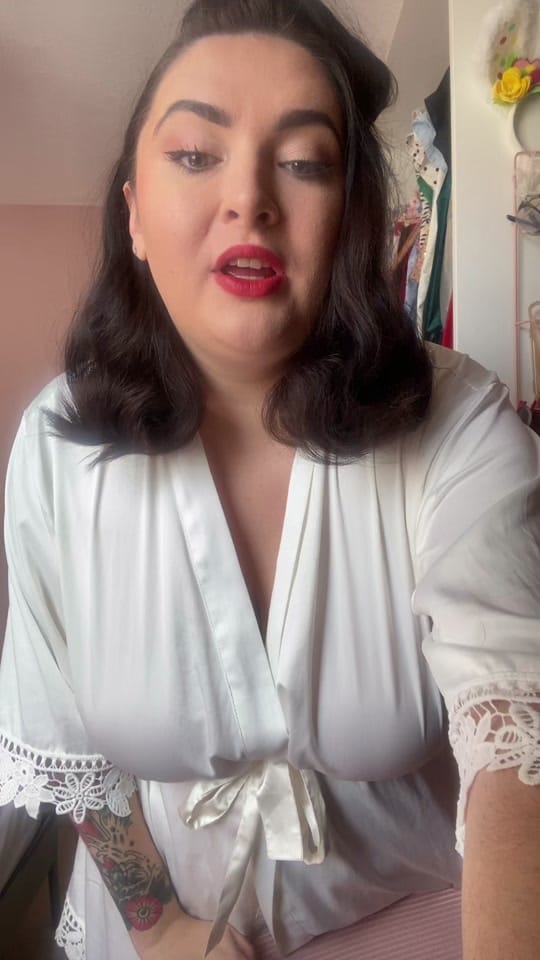 Post 2 by Lily Screen on TikTok (video)