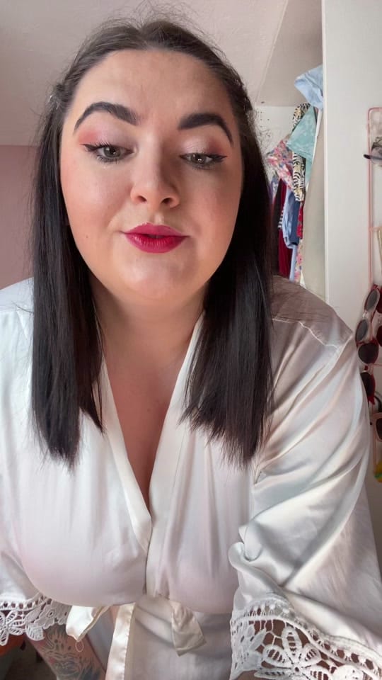 Post 4 by Lily Screen on TikTok (video)