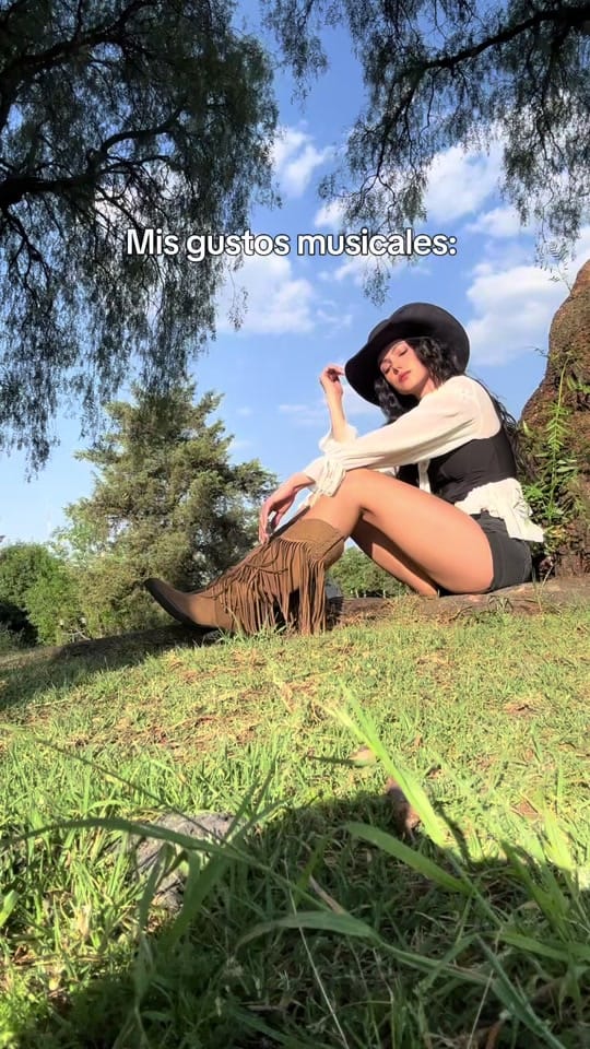 Post 9 by orianasaell_ on TikTok (video)