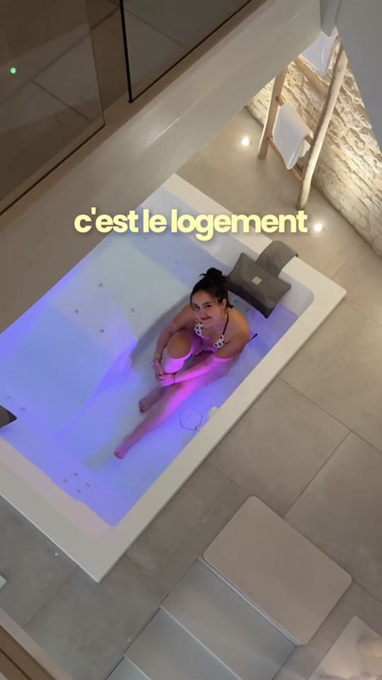 Post 4 by ananas on TikTok (video)