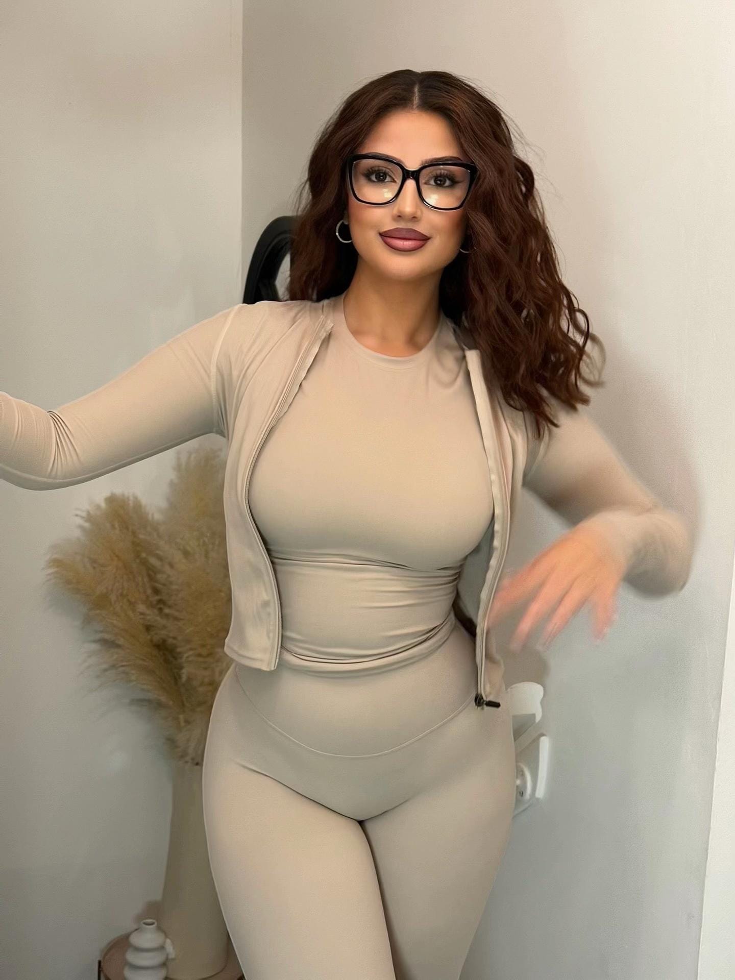 Post 5 by LeonaRidajova on TikTok (video)