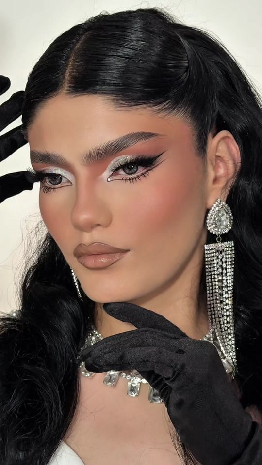 Post 4 by Lixz Razón Makeup on TikTok (video)