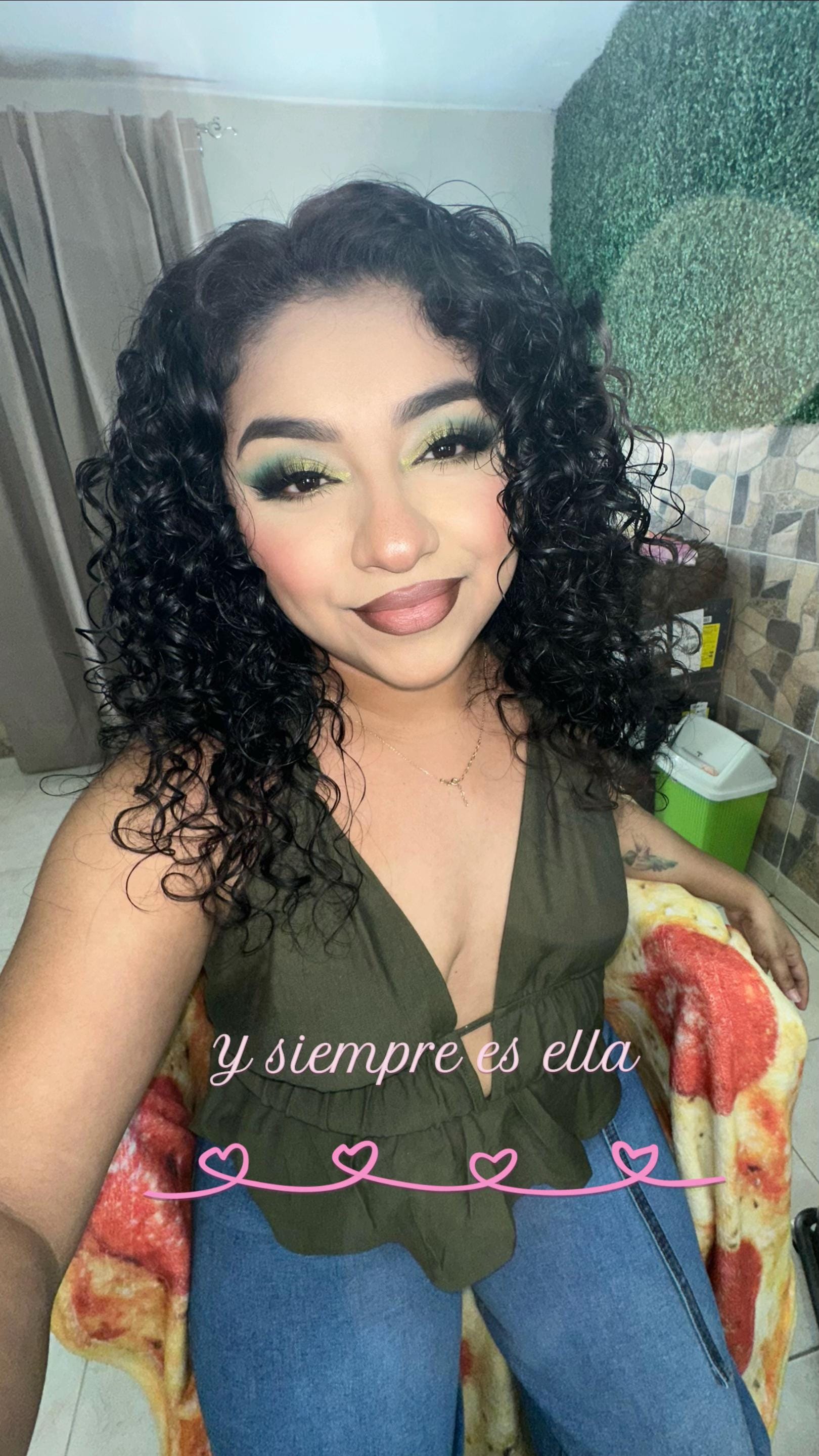 Post 4 by Adriana Gomez on TikTok (video)
