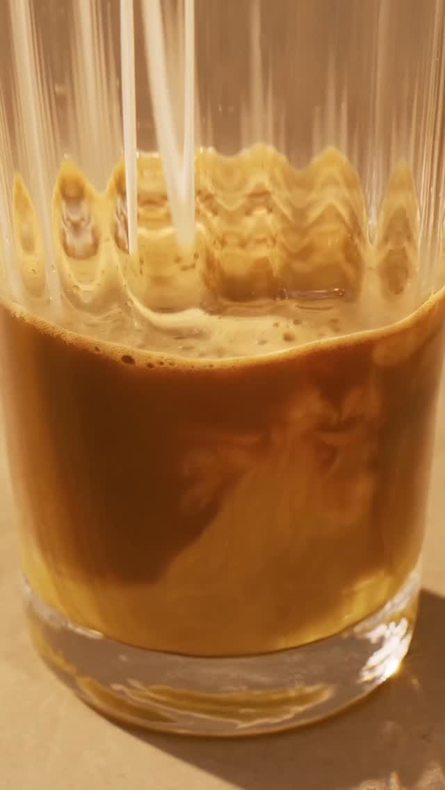 Post 5 by Starbucks Belgium on Instagram (video)