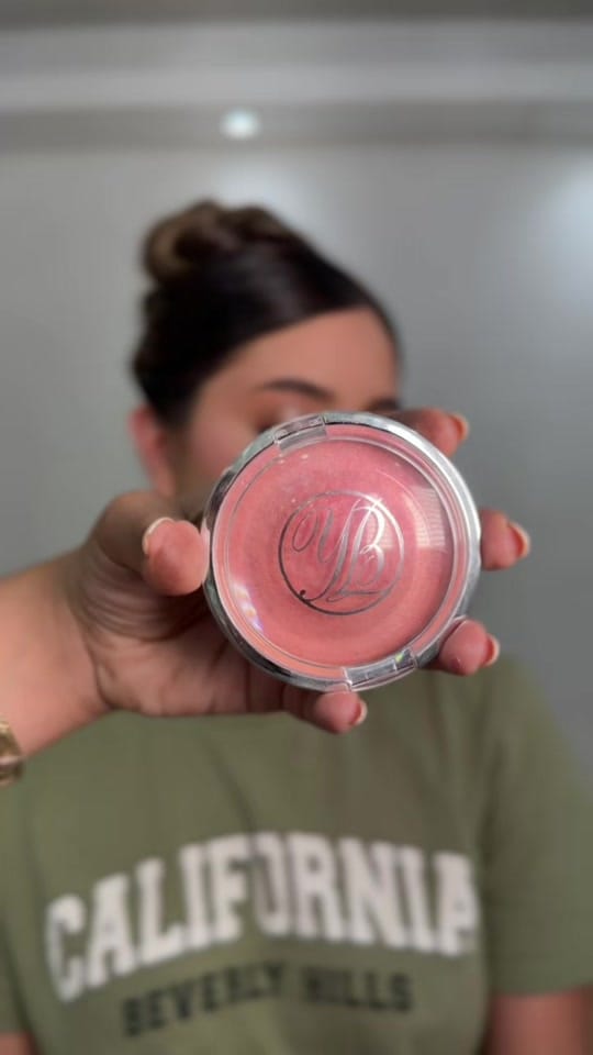 Post 2 by Rocio Guevara Make up Artist on TikTok (video)