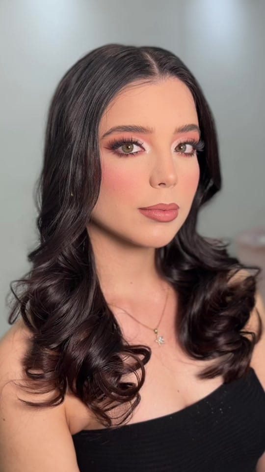 Post 5 by Rocio Guevara Make up Artist on TikTok (video)