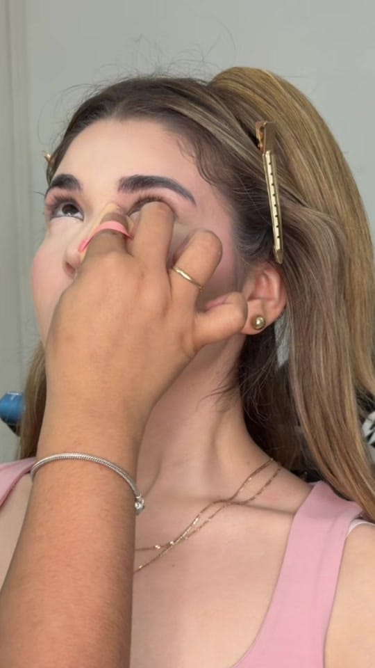 Post 10 by Rocio Guevara Make up Artist on TikTok (video)