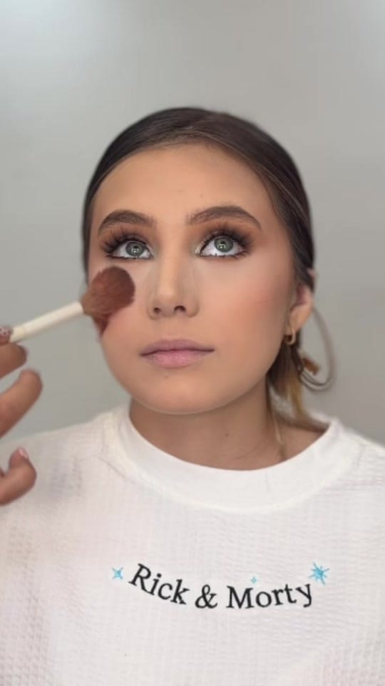 Post 1 by Rocio Guevara Make up Artist on TikTok (video)