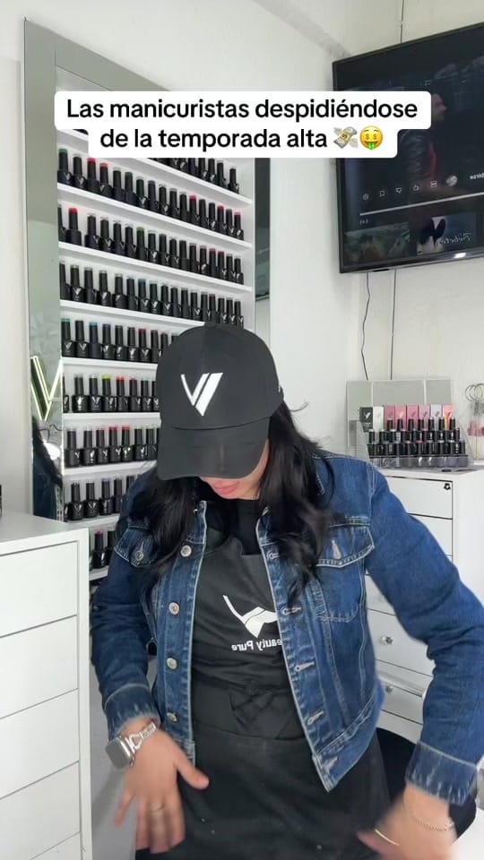 Post 7 by Asli Nails on TikTok (video)