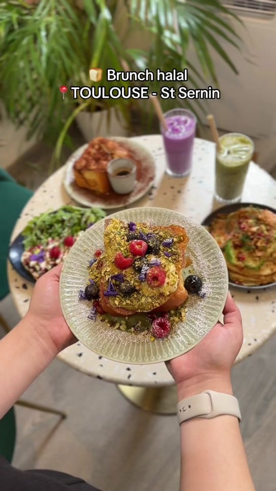 Post 2 by Instant Food Halal on TikTok (video)
