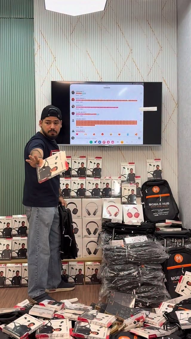 Post 6 by Himanshu Bali on Instagram (video)